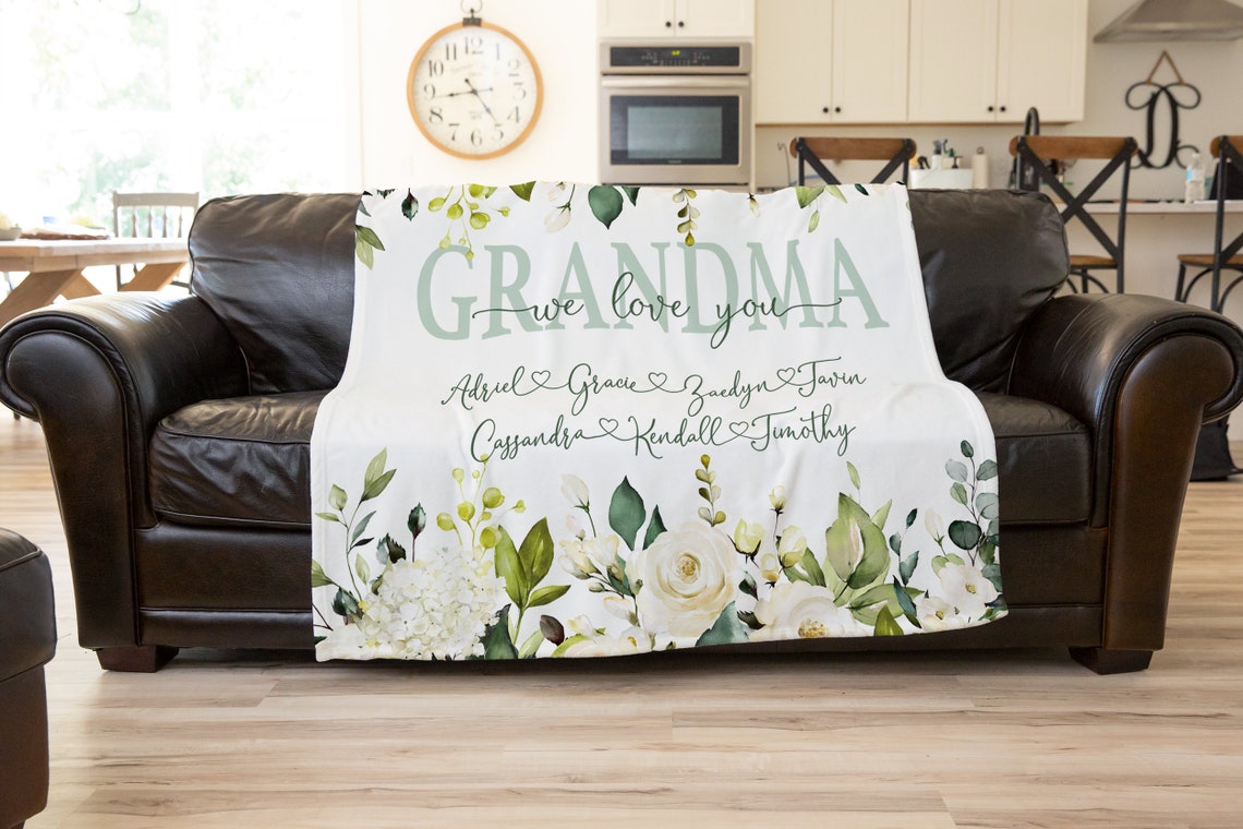 Personalized Flora Mom/Nana/Auntie We Love You Blanket Green Floral